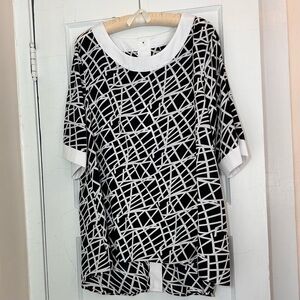 Curvesque USA Black & White Geometric Print Tunic Women’s 1XL Button Down Back